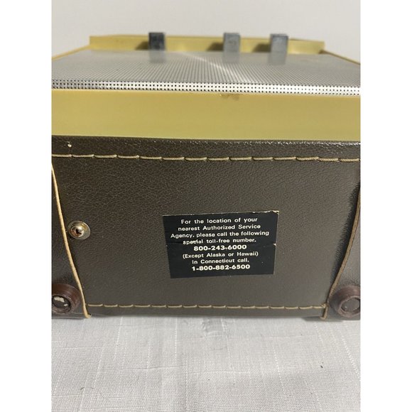 Soundesign 2422 Radio - 4-Band AM-FM-Air-Police Works - Picture 5 of 8